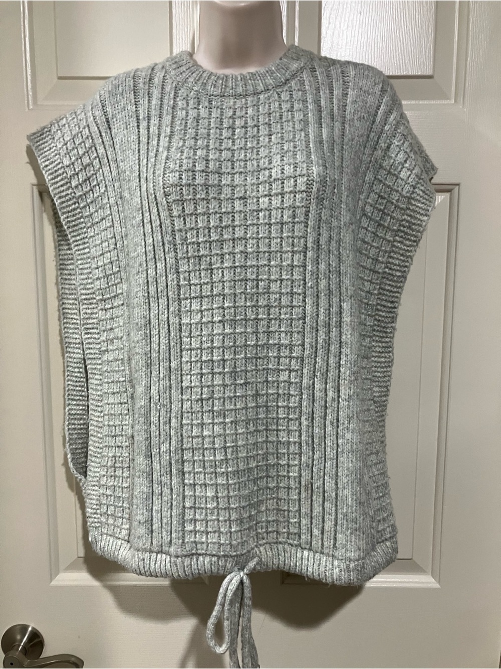 Universal Thread Goods Co woman size OSFM pullover vest